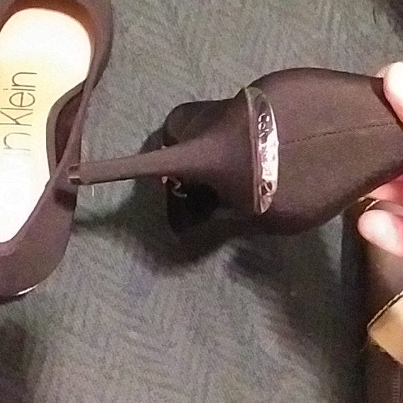 Size 6 gorgeous black Calvin Klein heels - Picture 2 of 4